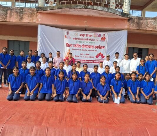 मोहला: रजत जयंती वर्ष के तहत आयुष विभाग ने कराया योगाभ्यास…