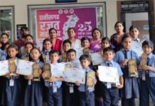 राजनांदगांव : स्कूली बच्चों को मलेरिया, डेंगू रोग से बचाव के संबंध में दी जा रही जानकारी…