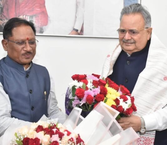 राजनांदगांव : मुख्यमंत्री ने विधानसभा अध्यक्ष को पुष्प गुच्छ भेंट कर उनके जन्मदिन पर हार्दिक बधाई एवं शुभकामनाएं दी…