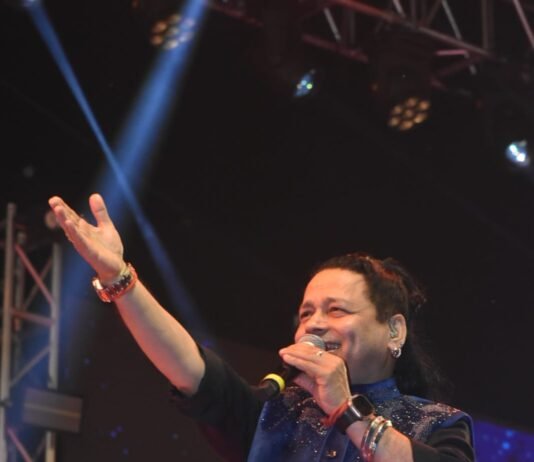 राजनांदगांव : मुख्यमंत्री एवं विधानसभा अध्यक्ष ने कैलाश खेर राजनांदगांव कार्यक्रम में शिरकत की…