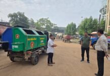 राजनांदगांव : आयुक्त सुबह पहुचे टाकाघर, कर्मचारियो की उपस्थिति देख वाहन रवानगी की ली जानकारी…