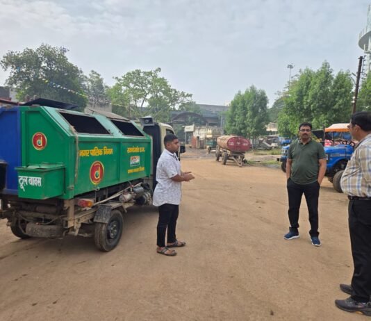 राजनांदगांव : आयुक्त सुबह पहुचे टाकाघर, कर्मचारियो की उपस्थिति देख वाहन रवानगी की ली जानकारी…