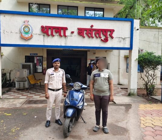 राजनांदगांव : राजनांदगांव में चोरी की स्कूटी के साथ युवक गिरफ्तार…