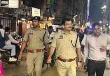 राजनांदगांव: शहर में सुगम यातायात व्यवस्था के लिए पुलिस का भ्रमण, व्यापारियों को दी समझाइश…