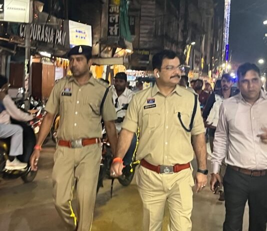 राजनांदगांव: शहर में सुगम यातायात व्यवस्था के लिए पुलिस का भ्रमण, व्यापारियों को दी समझाइश…