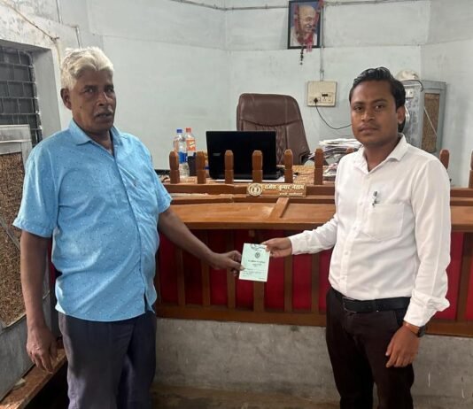 राजनांदगांव : कलेक्टर जनदर्शन में किसान मूलचंद तेली को तत्काल मिली डुप्लीकेट ऋण पुस्तिका…