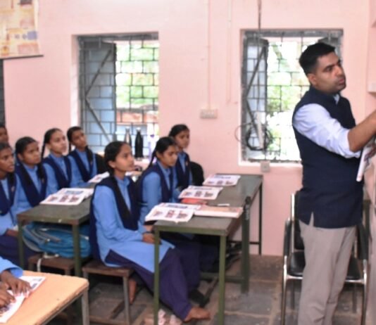 राजनांदगांव : कलेक्टर ने शासकीय हायर सेकेण्ड्री स्कूल सलोनी का किया औचक निरीक्षण…