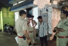 राजनांदगांव : रात्रि गश्त में पुलिस ने फरार आरोपी और वारंटियों को दबोचा…