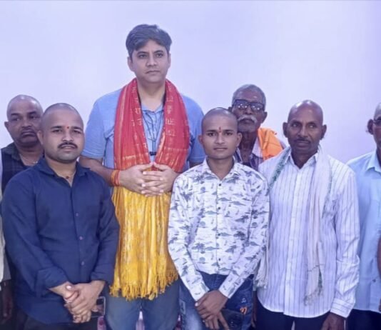 राजनांदगांव:शोक संतप्त परिवार से मिले पूर्व सांसद अभिषेक सिंह…