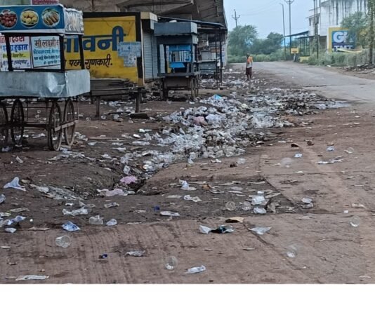 राजनांदगांव:मोहारा फ्लाईओवर के नीचे सुबह से रात तक शराबियों का जमावड़ाआमजन परेशान…