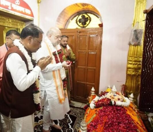 रायपुर : केंद्रीय गृह मंत्री अमित शाह और मुख्यमंत्री श्विष्णुदेव साय ने मां दंतेश्वरी की पूजा कर देश की सुख-शांति और खुशहाली का मांगा आशीर्वाद…