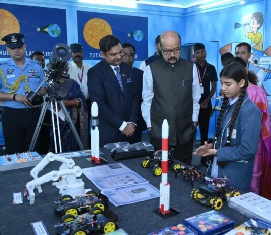 रायपुर : राज्यपाल रमेन डेका के हाथों कोरिया में हुआ सम्भाग के पहले स्पेस एजुकेशन लैब का लोकार्पण…