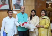 रायपुर : राज्यपाल डेका से अखिल भारतीय व्यापारिक परिसंघ महिला इकाई के सदस्यों ने सौजन्य भेंट की…