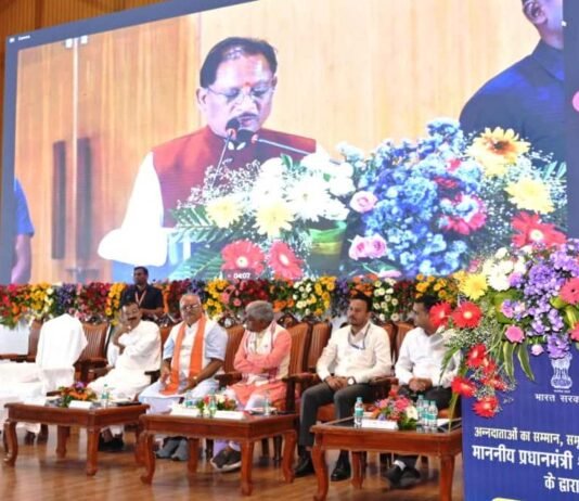 रायपुर : प्रधानमंत्री नरेन्द्र मोदी ने किसानों के लिए 41 हजार करोड़ रूपए से अधिक की दो नई योजनाओं का किया शुभारंभ…