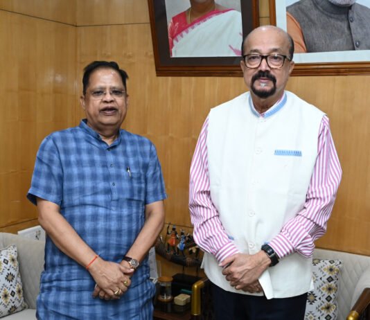 रायपुर : राज्यपाल रमेन डेका से विधायक अमर अग्रवाल ने की सौजन्य मुलाकात…