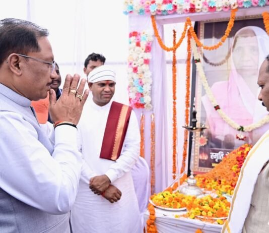 रायपुर : मुख्यमंत्री विष्णु देव साय ने दिवंगत चन्दन बाई जी को दी श्रद्धांजलि:शोक संतप्त परिवार से मिलकर व्यक्त की संवेदना…