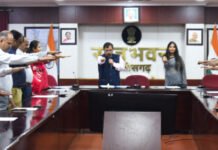 रायपुर : राजभवन के अधिकारियों कर्मचारियों ने सतर्कता जागरूकता की शपथ ली…