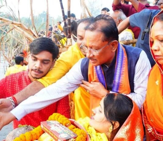 रायपुर : मुख्यमंत्री साय ने कुनकुरी छठ घाट में सूर्य को दिया अर्घ्य प्रदेश के सुख समृद्धि और खुशहाली की कामना की…