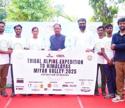 रायपुर : जशपुर के युवाओं ने छुआ हिमालय की ऊंचाइयों को 5350 मीटर की ऊंचाई पर ट्रैकिंग रॉक क्लाइंबिंग और आइस क्लाइंबिंग का अद्भुत अनुभव…