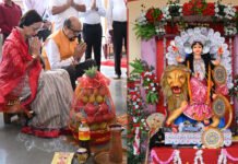 रायपुर : राज्यपाल डेका ने महाकालीबाड़ी विश्वनाथ मंदिर में सपत्निक की पूजा अर्चना…