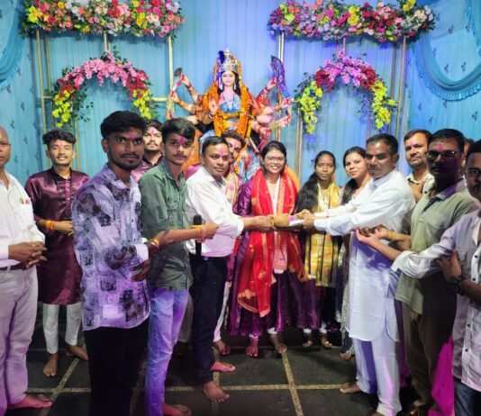 राजनांदगांव : सुंदरा में 51 वर्ष पूर्ण होने पर भव्य जगराता, समिति ने कलाकार को किया सम्मानित…