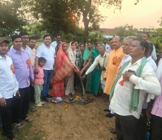 राजनांदगांव : जिला पंचायत अध्यक्ष किरण रविन्द्र वैष्णव सीसी रोड भूमिपूजन व कबड्डी कार्यक्रम में शामिल हुई…