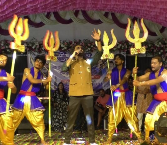 राजनांदगांव: केदारनाथ युवा उत्सव समिति शांति नगर में भव्य आयोजन सुप्रसिद्ध गायक अनुराग शर्मा ने दी शानदार प्रस्तुति…