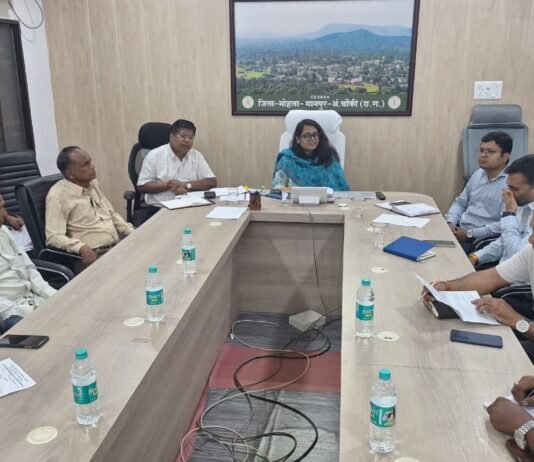 मोहला:कलेक्टर प्रजापति की उपस्थिति में राजनीतिक दलों के प्रतिनिधियों की बैठक संपन्न…