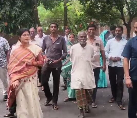 राजनांदगांव: ग्राम कलकसा के किसानों ने पटवारी पर गिरदावरी में अनियमितता का लगाया आरोप…