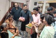 राजनांदगांव:छत्तीसगढ़ युवा कांग्रेस प्रदेश अध्यक्ष आकाश शर्मा के जन्मदिन पर वृद्धा आश्रम में फल वितरण…