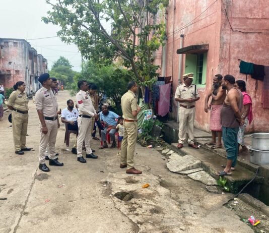 राजनांदगांव : पेंड्री अटल आवास में पुलिस की बड़ी चेकिंग अभियान…