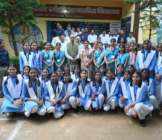 रायपुर : कस्तूरबा गांधी बालिका आवासीय विद्यालय रजपुरीकला पहुंचे राज्यपाल रमेन डेका…