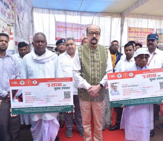 रायपुर : राज्यपाल रमेन डेका ने पीएम आवास योजना के हितग्राहियों को किया सम्मानित…