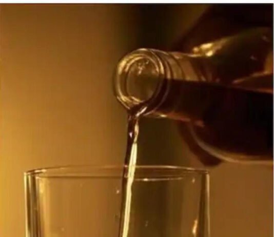 राजनांदगांव:शिकायतों के बाद भी कार्रवाई नहीं शराब कोचियों के हौसले बुलंद…