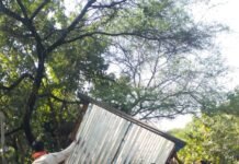 рд░рд╛рдЬрдирд╛рдВрджрдЧрд╛рдВрд╡: рдЧреМрд░рд╡ рдкрде рдореЗрдВ рдЕрд╡реИрдз рд░реВрдк рд╕реЗ рд▓рдЧреЗ рдареЗрд▓рд╛ рдЦреЛрдордЪрд╛ рдирд┐рдЧрдо рдХрд╛ рдЕрддрд┐рдХреНрд░рдордг рджрд╕реНрддрд╛ рдиреЗ рд╣рдЯрд╛рдпрд╛…