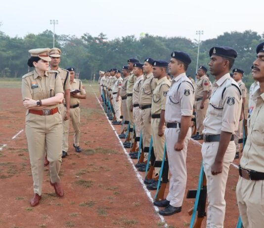 राजनांदगांव: एसपी अंकिता शर्मा ने लिया जनरल परेड, उत्कृष्ट वेशभूषा व ड्रील वाले जवान सम्मानित…