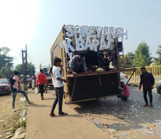 बारात के दौरान सड़क में पार्टी पापर बिखेरने, बिल्डिंग मटेरियल रखने तथा गंदगी फैलाने पर संबंधितो से वसूले 5-5 सौ रूपये जुर्माना…