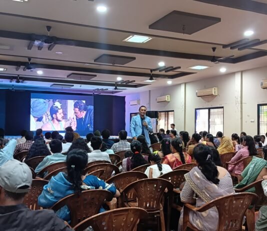 राजनांदगांव:बिज़नेस अपॉर्चुनिटी मीट में वीरेंद्र सिंह परमार ने मिल्खा सिंह पर आधारित संघर्ष की कहानी सुनाई…