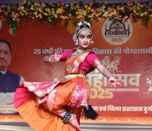 रायपुर : रजत जयंती महोत्सव 2025 छत्तीसगढ़ बहुत ही सुघ्घर बढ़िया सुव्यवस्थित राज्य है स्कूल शिक्षा मंत्री गजेन्द्र यादव…