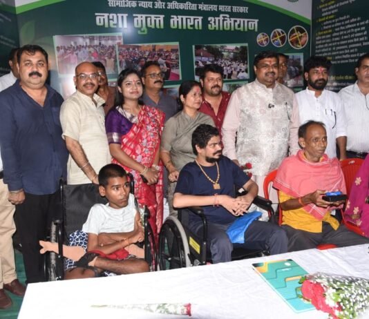 रायपुर : रजत जयंती महोत्सव 2025 स्कूल शिक्षा मंत्री यादव ने किया स्टॉलों का अवलोकन योजनाओं की सराहना की…