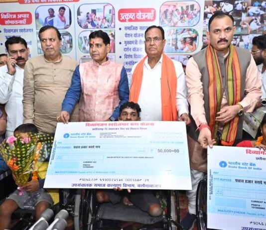 रायपुर : छत्तीसगढ़ राज्योत्सव का भव्य शुभारंभ हितग्राहियों को मिला लाभ सांस्कृतिक संध्या ने बांधा समां…