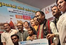 रायपुर : कृषि मंत्री नेताम ने राज्योत्सव में 6 दिव्यांगजनों को सहायक उपकरण एवं आर्थिक सहायता प्रदान की…