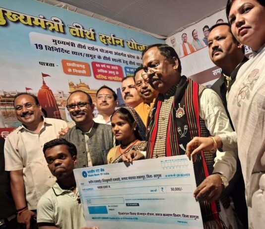 रायपुर : कृषि मंत्री नेताम ने राज्योत्सव में 6 दिव्यांगजनों को सहायक उपकरण एवं आर्थिक सहायता प्रदान की…