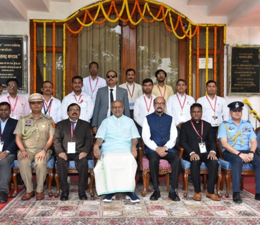 रायपुर : उप राष्ट्रपति ने राजभवन परिवार के साथ कराई फोटोग्राफी…