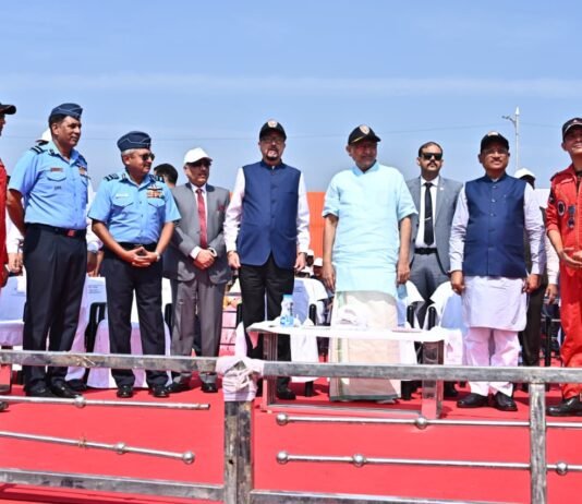 रायपुर : राज्योत्सव पर वायु सेना की टीम का रोमांचक एयर शो सेंध जलाशय के ऊपर आसमां में गूंजा जय जोहार और छत्तीसगढ़िया सबले बढ़िया…