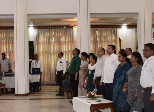 रायपुर : राजभवन में ‘वंदे मातरम्’ के 150 वर्ष पर सामूहिक गायन…