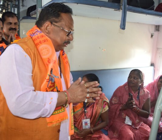 रायपुर : सरगुजा संभाग के 850 श्रद्धालु विशेष ट्रेन से अयोध्या धाम के लिए हुए रवाना…