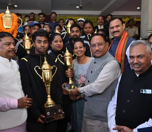 रायपुर : मुख्यमंत्री ने ऑल इंडिया फ़ॉरेस्ट स्पोर्ट्स मीट के विजेता खिलाड़ियों से मुलाकात कर दी बधाई…