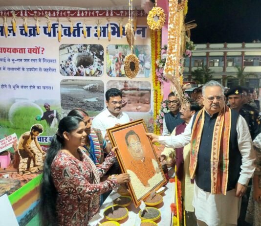 राजनांदगांव: कृषि विभाग की फसल चक्र परिवर्तन विषय पर आकर्षक प्रदर्शनी को किसानों और आम नागरिकों ने सराहा…