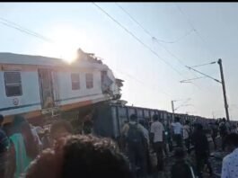 बिलासपुर: सिग्नल तोड़ने से हुआ हादसा बिलासपुर में MEMU पैसेंजर ट्रेन मालगाड़ी से टकराई…